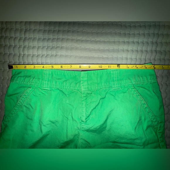Lilly Pulitzer Resort Fit Green shorts. Size 6. GUC - Picture 6 of 12